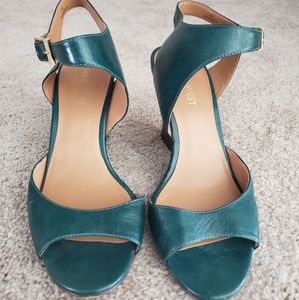 Nine west green leather wedge sandal
